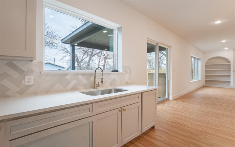 3041 Valentine Street, Dallas, TX 75215, 4 Bedrooms Bedrooms, ,5 BathroomsBathrooms,Residential,For Sale,3041 Valentine Street,0,21197145