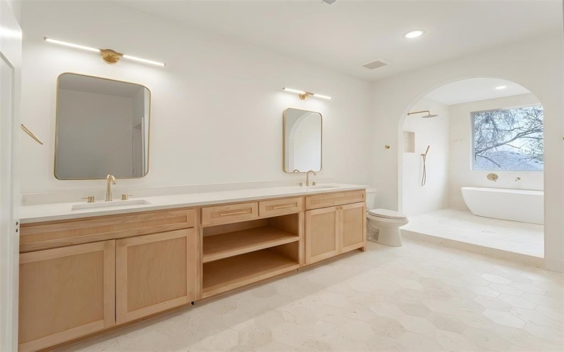 3041 Valentine Street, Dallas, TX 75215, 4 Bedrooms Bedrooms, ,5 BathroomsBathrooms,Residential,For Sale,3041 Valentine Street,0,21197145