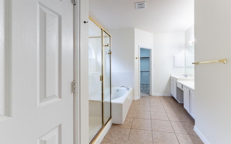 4102 Stone Haven Drive, Garland, TX 75043, 4 Habitaciones Habitaciones , ,2 BañosBaños,Residential,En Venta,4102 Stone Haven Drive,0,21197166