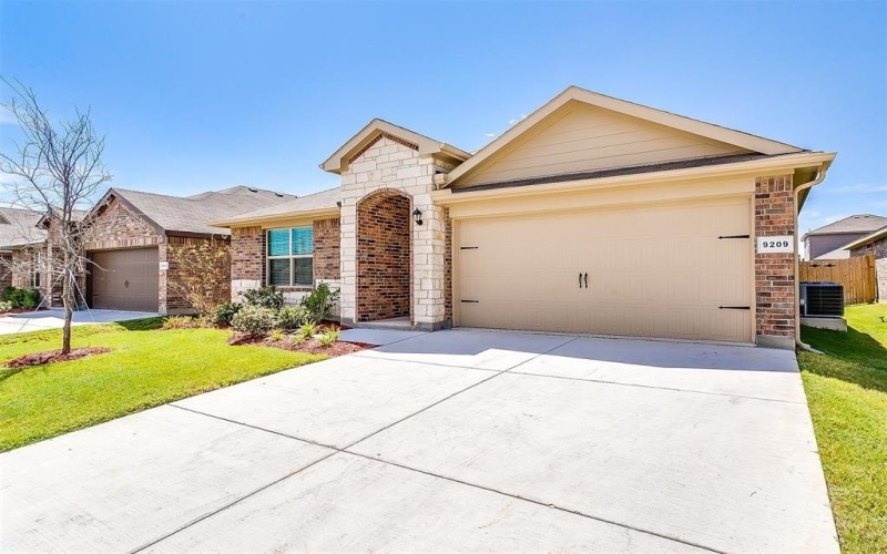 9209 Herringbone Drive, Fort Worth, TX 76131, 4 Habitaciones Habitaciones , ,2 BañosBaños,Residential,En Venta,9209 Herringbone Drive,0,21199669