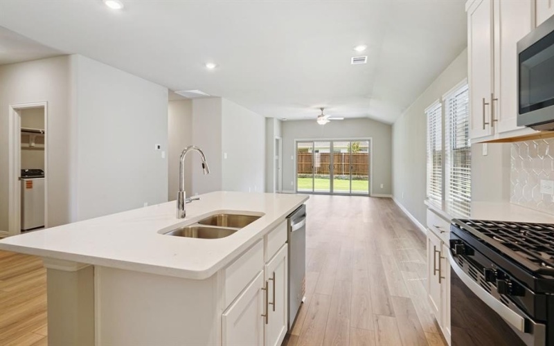 2400 Nicole Drive, Denton, TX 76208, 3 Habitaciones Habitaciones , ,2 BañosBaños,Residential,En Venta,2400 Nicole Drive,0,21200124