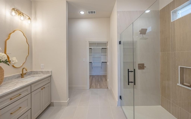 5200 Helmick Avenue, Fort Worth, TX 76107, 4 Habitaciones Habitaciones , ,2 BañosBaños,Residential,En Venta,5200 Helmick Avenue,0,21200130