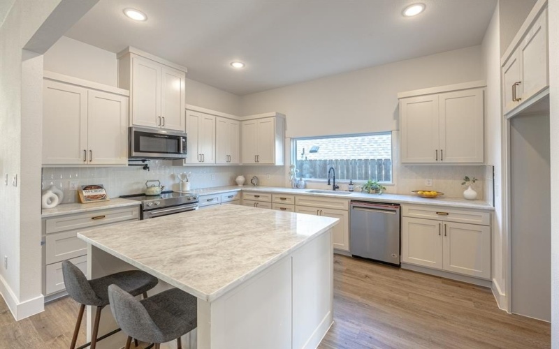 5204 Helmick Avenue, Fort Worth, TX 76107, 4 Bedrooms Bedrooms, ,3 BathroomsBathrooms,Residential,For Sale,5204 Helmick Avenue,0,21200131