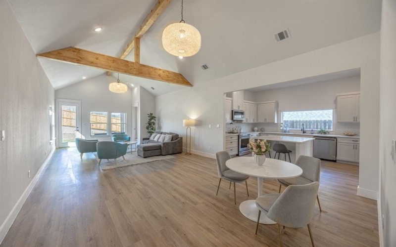 5204 Helmick Avenue, Fort Worth, TX 76107, 4 Bedrooms Bedrooms, ,3 BathroomsBathrooms,Residential,For Sale,5204 Helmick Avenue,0,21200131