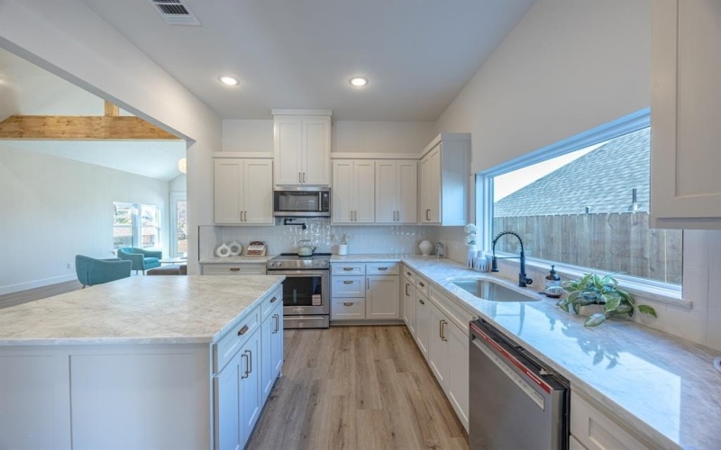 5204 Helmick Avenue, Fort Worth, TX 76107, 4 Bedrooms Bedrooms, ,3 BathroomsBathrooms,Residential,For Sale,5204 Helmick Avenue,0,21200131