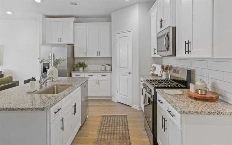 2322 Skyward Street, Grand Prairie, TX 75052, 4 Habitaciones Habitaciones , ,3 BañosBaños,Residential,En Venta,2322 Skyward Street,0,21200153