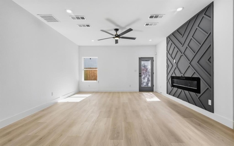 2530 Lowery Street, Dallas, TX 75215, 4 Habitaciones Habitaciones , ,2 BañosBaños,Residential,En Venta,2530 Lowery Street,0,21200473