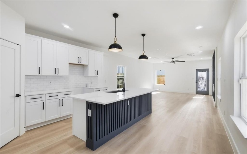 2530 Lowery Street, Dallas, TX 75215, 4 Habitaciones Habitaciones , ,2 BañosBaños,Residential,En Venta,2530 Lowery Street,0,21200473