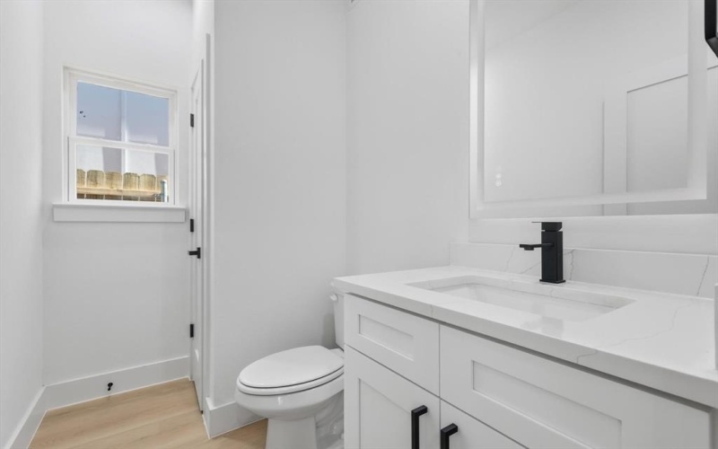 2530 Lowery Street, Dallas, TX 75215, 4 Habitaciones Habitaciones , ,2 BañosBaños,Residential,En Venta,2530 Lowery Street,0,21200473