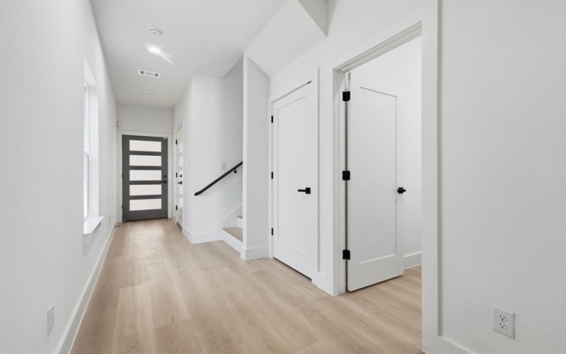 2530 Lowery Street, Dallas, TX 75215, 4 Habitaciones Habitaciones , ,2 BañosBaños,Residential,En Venta,2530 Lowery Street,0,21200473