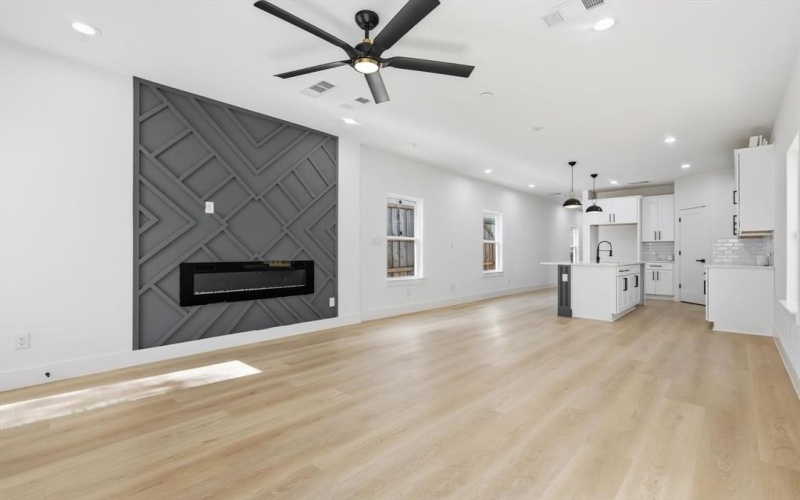 2530 Lowery Street, Dallas, TX 75215, 4 Habitaciones Habitaciones , ,2 BañosBaños,Residential,En Venta,2530 Lowery Street,0,21200473