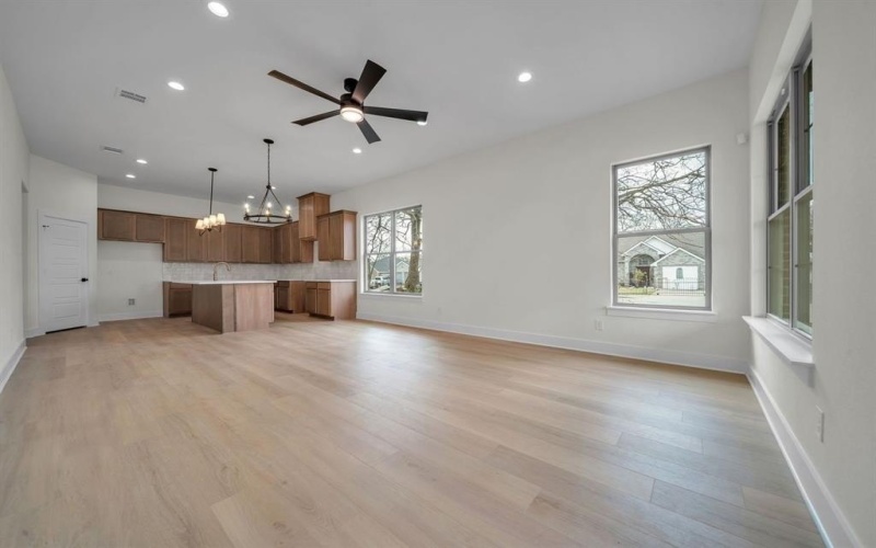 1032 Holcomb Road, Dallas, TX 75217, 3 Habitaciones Habitaciones , ,2 BañosBaños,Residential,En Venta,1032 Holcomb Road,0,21200611