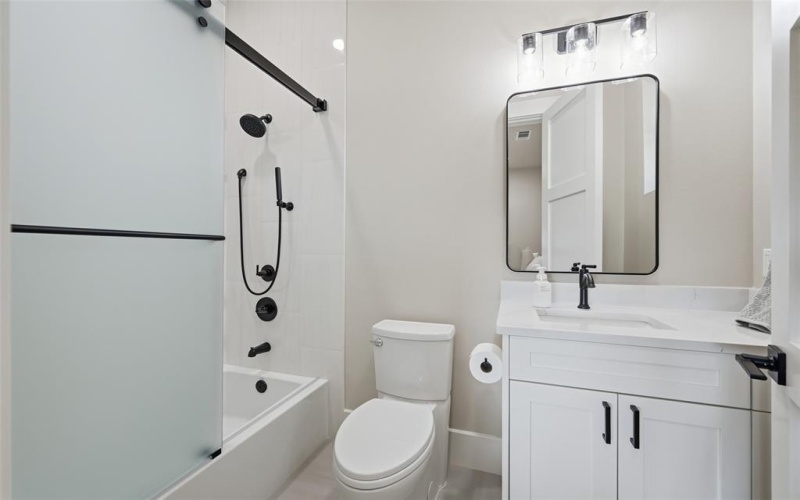 860 County Road 208, Gainesville, TX 76240, 4 Bedrooms Bedrooms, ,3 BathroomsBathrooms,Residential,For Sale,860 County Road 208,0,21200639