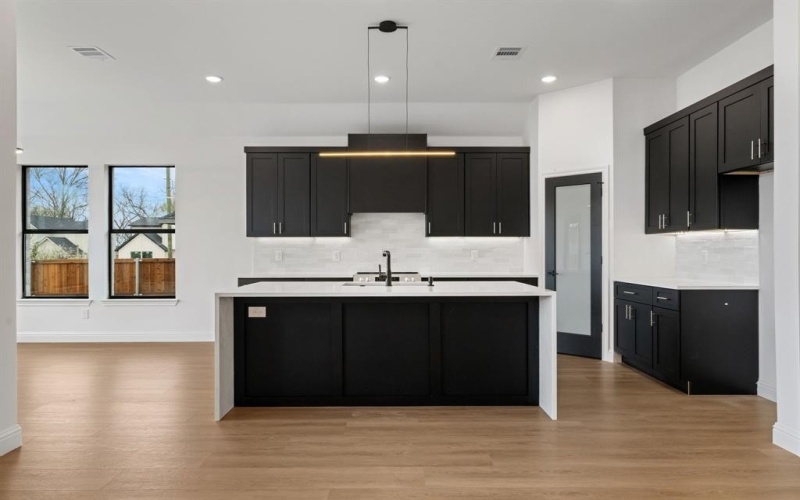 598 E Woodell Drive, Glenn Heights, TX 75154, 4 Bedrooms Bedrooms, ,3 BathroomsBathrooms,Residential,For Sale,598 E Woodell Drive,0,21200653