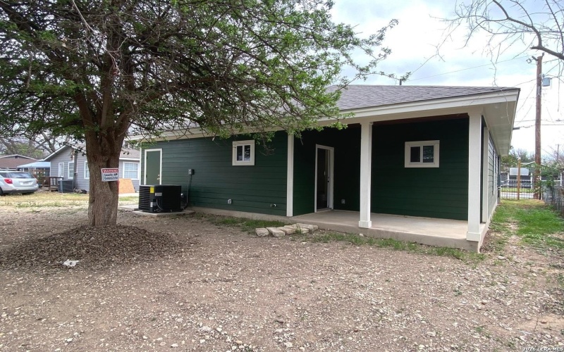 723 S San Bernardo Ave, San Antonio, TX 78237, 3 Habitaciones Habitaciones , ,2 BañosBaños,Residential,En Venta,723 S San Bernardo Ave,0,1947059