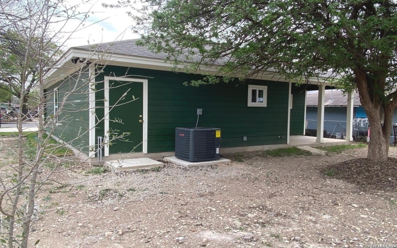 723 S San Bernardo Ave, San Antonio, TX 78237, 3 Habitaciones Habitaciones , ,2 BañosBaños,Residential,En Venta,723 S San Bernardo Ave,0,1947059