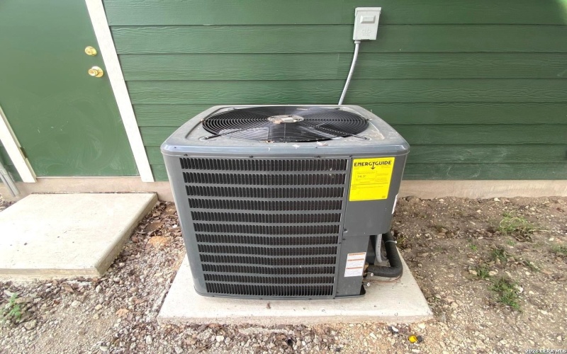 723 S San Bernardo Ave, San Antonio, TX 78237, 3 Habitaciones Habitaciones , ,2 BañosBaños,Residential,En Venta,723 S San Bernardo Ave,0,1947059