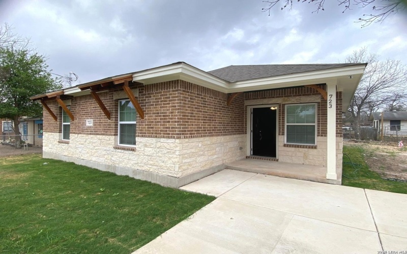 723 S San Bernardo Ave, San Antonio, TX 78237, 3 Habitaciones Habitaciones , ,2 BañosBaños,Residential,En Venta,723 S San Bernardo Ave,0,1947059