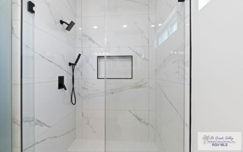 9825 HEIGHTS N, HARLINGEN, TX 78552, 4 Habitaciones Habitaciones , ,3 BañosBaños,Residential,En Venta,9825 HEIGHTS N,0,29769422