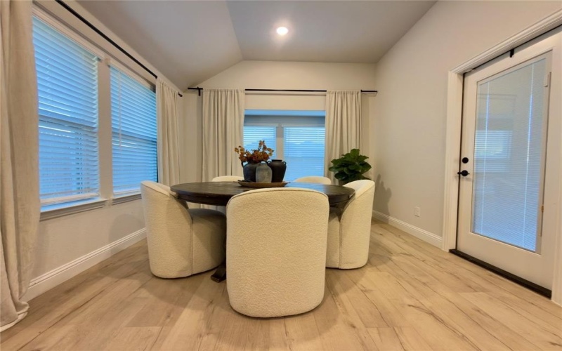 216 Comanche Trail, Alvarado, TX 76009, 5 Habitaciones Habitaciones , ,5 BañosBaños,Residential,En Venta,216 Comanche Trail,0,21199768