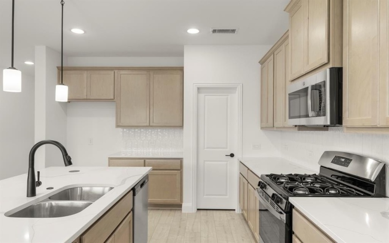 17145 Oxborough Drive, Fort Worth, TX 76247, 4 Habitaciones Habitaciones , ,3 BañosBaños,Residential,En Venta,17145 Oxborough Drive,0,21201637