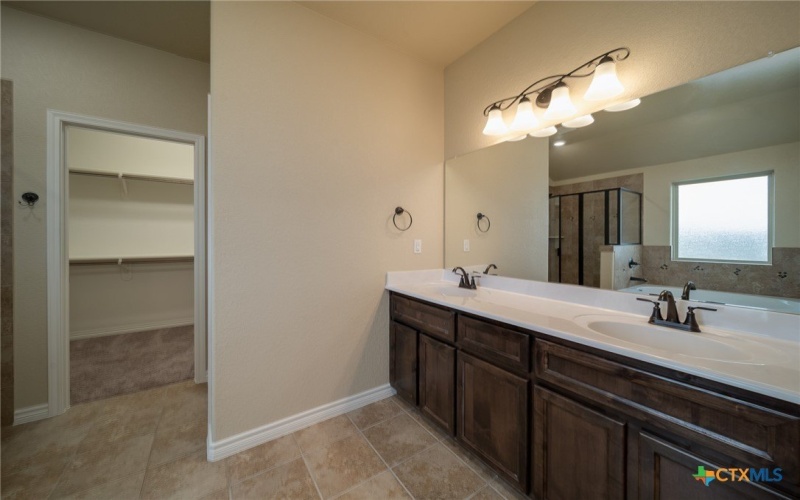 614 Bobby Lou Lane, Copperas Cove, TX 76522, 5 Habitaciones Habitaciones , ,3 BañosBaños,Residential,En Venta,614 Bobby Lou Lane,0,606312