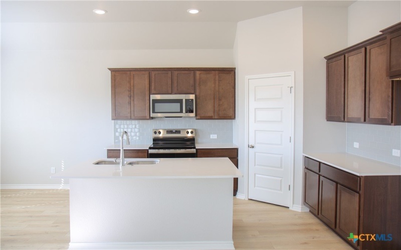 506 Story Avenue, Florence, TX 76527, 3 Habitaciones Habitaciones , ,2 BañosBaños,Residential,En Venta,506 Story Avenue,0,606448