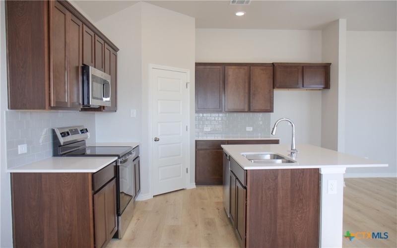 506 Story Avenue, Florence, TX 76527, 3 Habitaciones Habitaciones , ,2 BañosBaños,Residential,En Venta,506 Story Avenue,0,606448