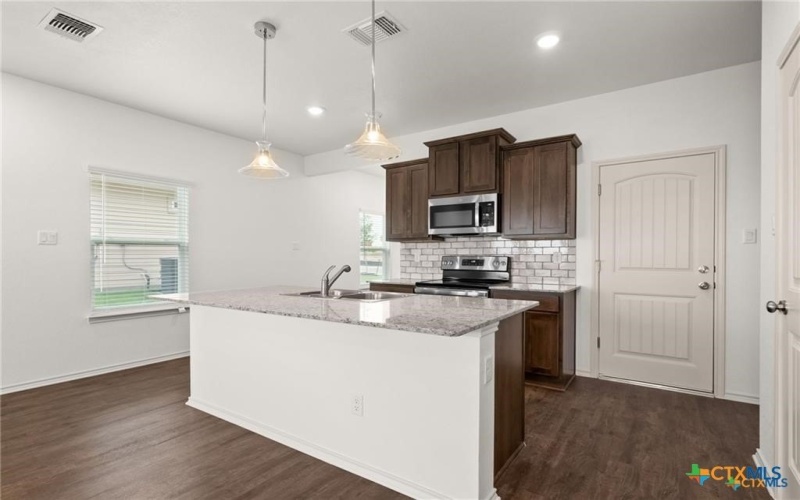 243 Green Valley Drive, Copperas Cove, TX 76522, 3 Habitaciones Habitaciones , ,3 BañosBaños,Residential,En Venta,243 Green Valley Drive,0,606584