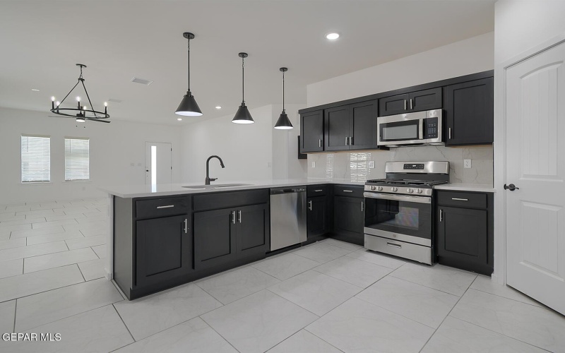 15120 ENDURANCE Avenue, El Paso, TX 79938, 4 Habitaciones Habitaciones , ,2 BañosBaños,Residential,En Venta,15120 ENDURANCE Avenue,0,939742