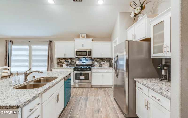 13860 Victory Sky Avenue, El Paso, TX 79928, 4 Bedrooms Bedrooms, ,3 BathroomsBathrooms,Residential,For Sale,13860 Victory Sky Avenue,0,939754