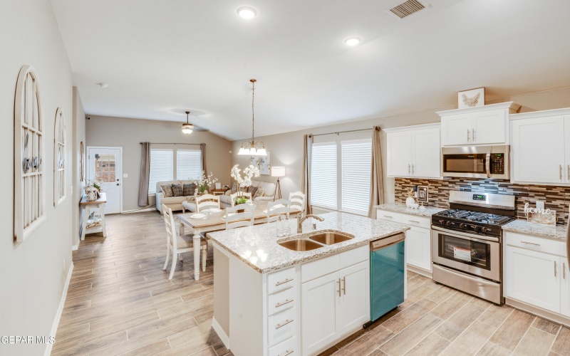 525 Caddo Lane, Clint, TX 79836, 4 Bedrooms Bedrooms, ,3 BathroomsBathrooms,Residential,For Sale,525 Caddo Lane,0,939756