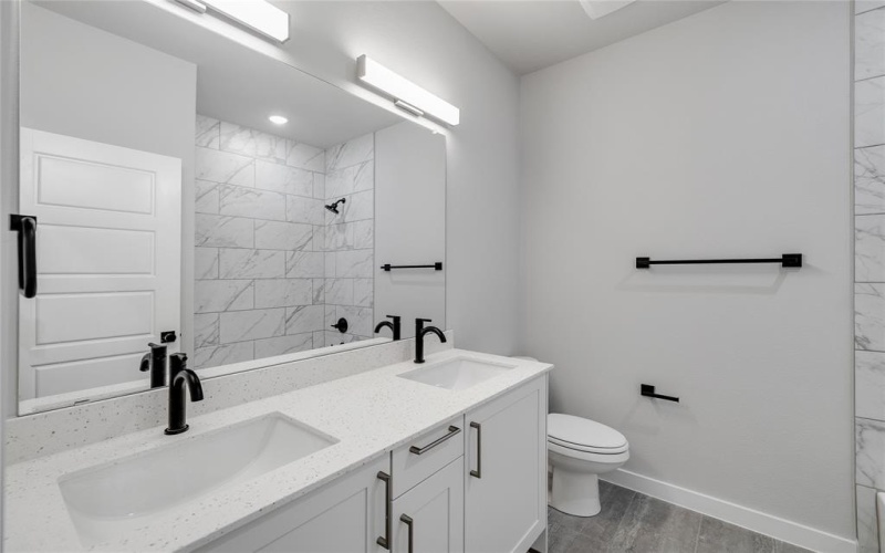 4027-4029 Clovis Street, Midlothian, TX 76065, 8 Bedrooms Bedrooms, ,5 BathroomsBathrooms,Residential Multi Family,For Sale,4027-4029 Clovis Street,0,21195946