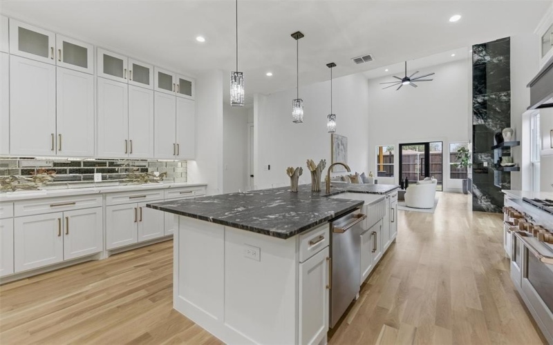 7503 Robin Road, Dallas, TX 75209, 4 Habitaciones Habitaciones , ,5 BañosBaños,Residential,En Venta,7503 Robin Road,0,21201748