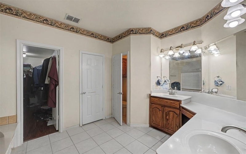 4525 Warbler Lane, Garland, TX 75043, 5 Habitaciones Habitaciones , ,3 BañosBaños,Residential,En Venta,4525 Warbler Lane,0,21201791