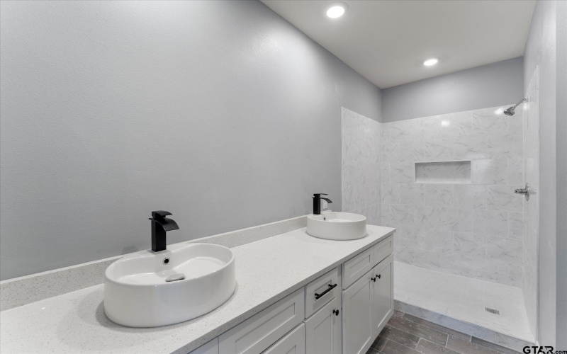 201 S Quille, Mt Pleasant, TX 75455, 4 Habitaciones Habitaciones , ,2 BañosBaños,Residential,En Venta,201 S Quille,0,24014298