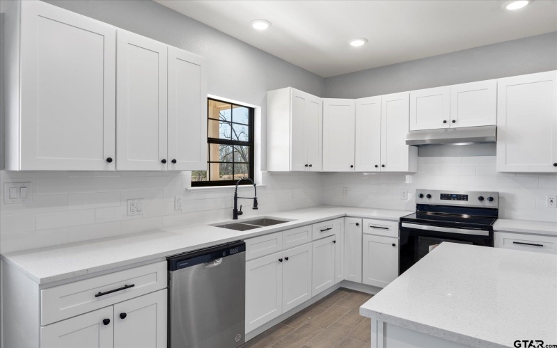 201 S Quille, Mt Pleasant, TX 75455, 4 Habitaciones Habitaciones , ,2 BañosBaños,Residential,En Venta,201 S Quille,0,24014298