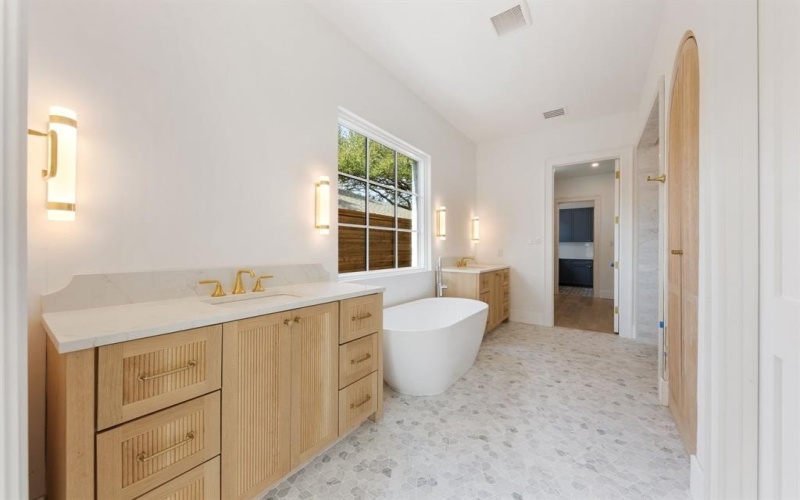 4036 Beechwood, Dallas, TX 75220, 6 Habitaciones Habitaciones , ,7 BañosBaños,Residential,En Venta,4036 Beechwood,0,21190659