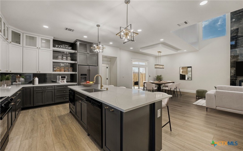 406 E Carrie Manor Street, Manor, TX 78653, 4 Bedrooms Bedrooms, ,2 BathroomsBathrooms,Residential,For Sale,406 E Carrie Manor Street,0,606699