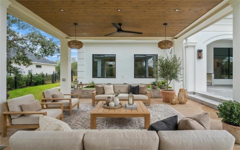 4212 Tuscany Court, Bryan, TX 77802, 4 Bedrooms Bedrooms, ,5 BathroomsBathrooms,Residential,For Sale,4212 Tuscany Court,0,26002772