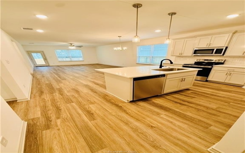 1200 Suncrest Street, Bryan, TX 77803, 3 Bedrooms Bedrooms, ,2 BathroomsBathrooms,Residential,For Sale,1200 Suncrest Street,0,26003035