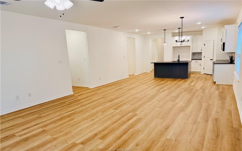 1202 Suncrest Street, Bryan, TX 77803, 3 Bedrooms Bedrooms, ,2 BathroomsBathrooms,Residential,For Sale,1202 Suncrest Street,0,26003036