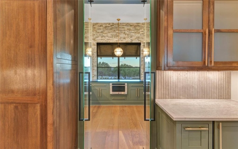 3117 Rio Grande Circle, Granbury, TX 76035, 4 Bedrooms Bedrooms, ,5 BathroomsBathrooms,Residential,For Sale,3117 Rio Grande Circle,0,21203381