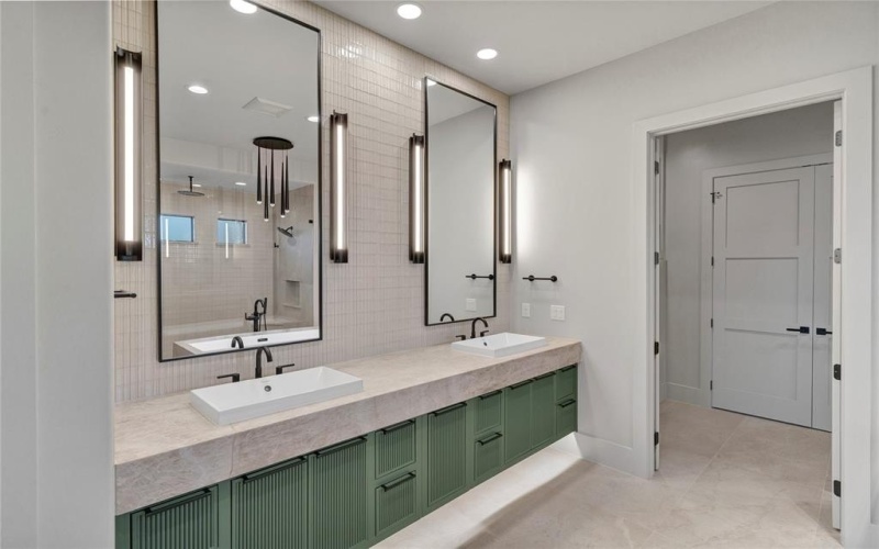 3117 Rio Grande Circle, Granbury, TX 76035, 4 Bedrooms Bedrooms, ,5 BathroomsBathrooms,Residential,For Sale,3117 Rio Grande Circle,0,21203381