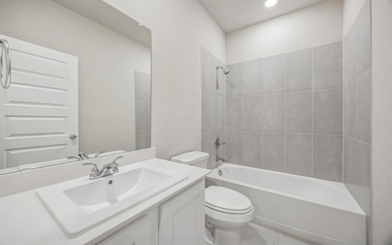 425 Hundred Acre Drive, Waxahachie, TX 75165, 5 Bedrooms Bedrooms, ,5 BathroomsBathrooms,Residential,For Sale,425 Hundred Acre Drive,0,21204166