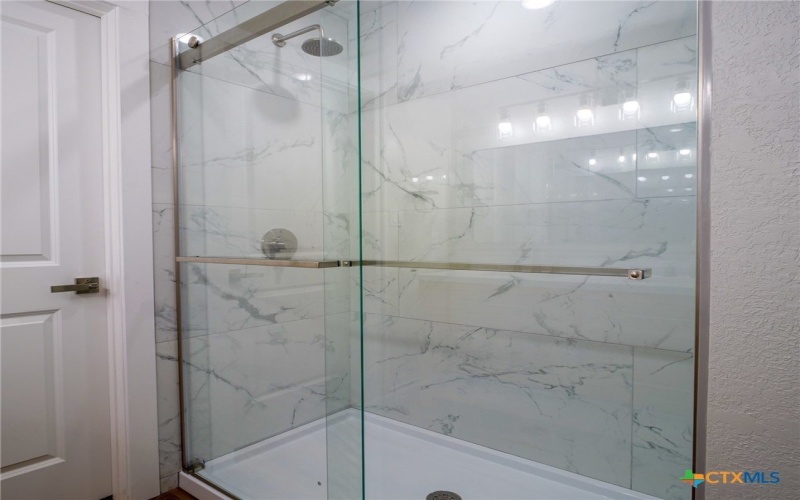 301 Cedarhill Drive, Granite Shoals, TX 78654, 3 Habitaciones Habitaciones , ,2 BañosBaños,Residential,En Venta,301 Cedarhill Drive,0,606877