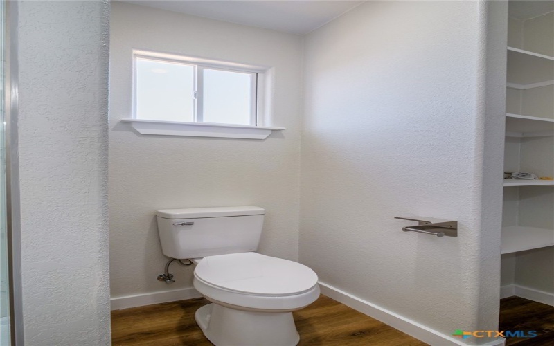 301 Cedarhill Drive, Granite Shoals, TX 78654, 3 Habitaciones Habitaciones , ,2 BañosBaños,Residential,En Venta,301 Cedarhill Drive,0,606877