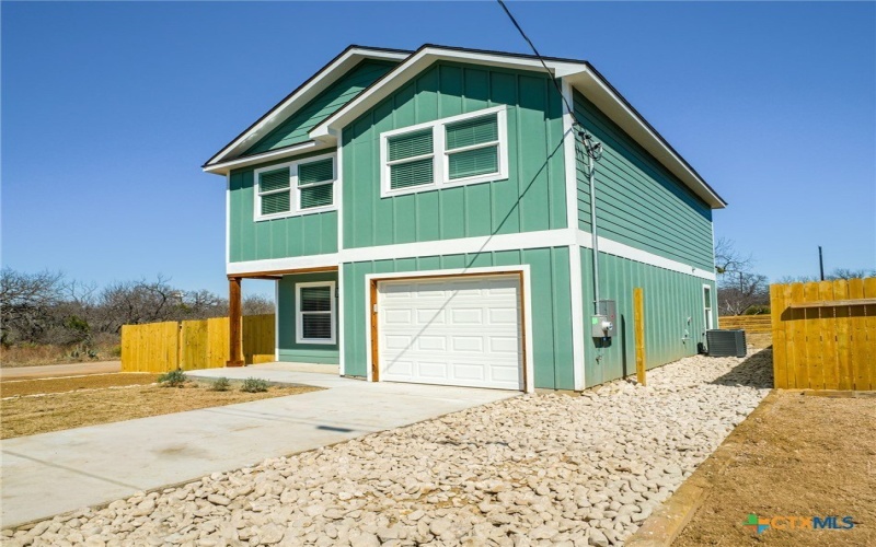 301 Cedarhill Drive, Granite Shoals, TX 78654, 3 Habitaciones Habitaciones , ,2 BañosBaños,Residential,En Venta,301 Cedarhill Drive,0,606877