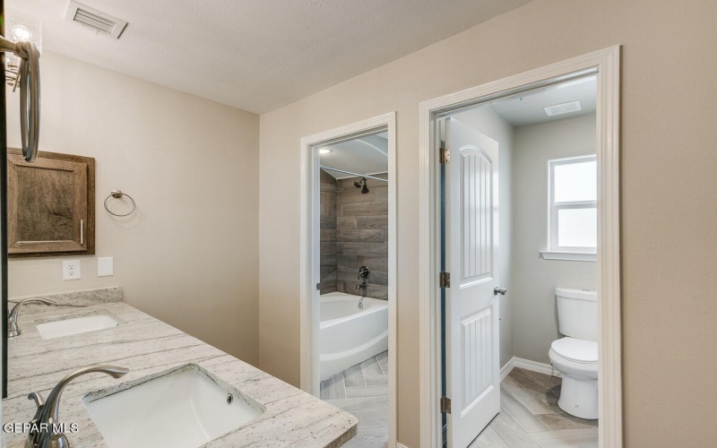 221 Bonnie Trail, Santa Teresa, NM 88008, 4 Habitaciones Habitaciones , ,2 BañosBaños,Residential,En Venta,221 Bonnie Trail,0,940040