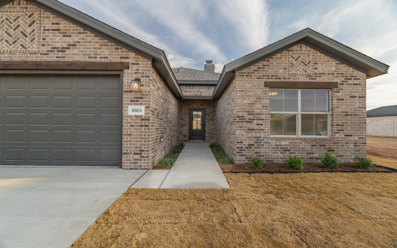 6913 14th Street, Lubbock, TX 79416, 3 Habitaciones Habitaciones , ,2 BañosBaños,Residential,En Venta,6913 14th Street,0,202603226